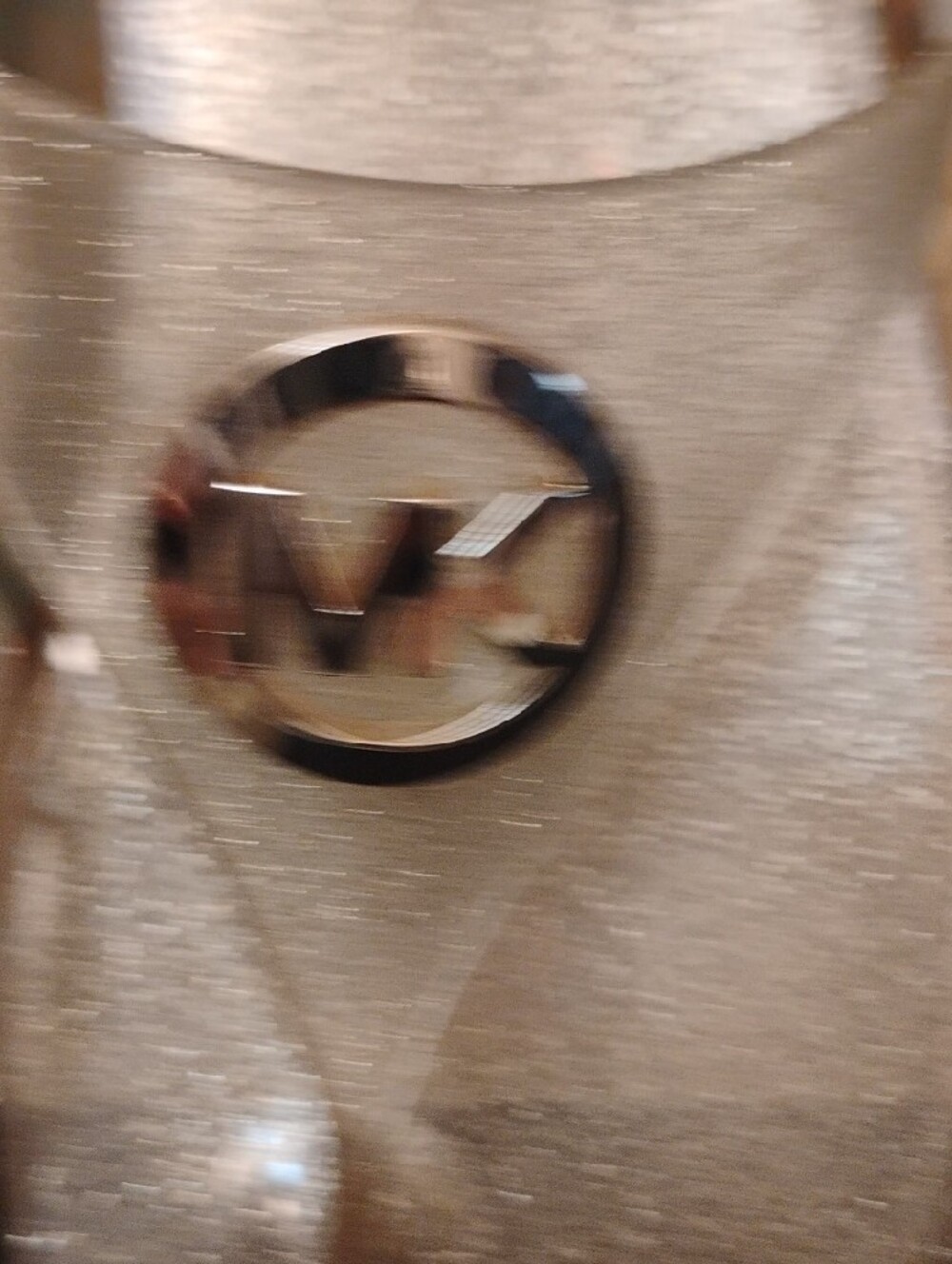 MICHAEL Michael Kors Gold Glitter MK Logo Jelly Thong Sandals - Picture 3 of 4